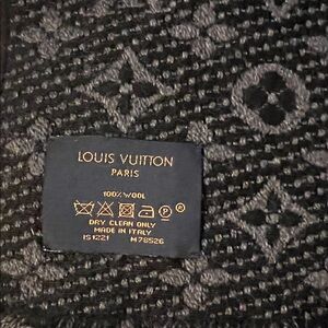 Louis Vuitton Elegant Black and Gray Wool Fabric